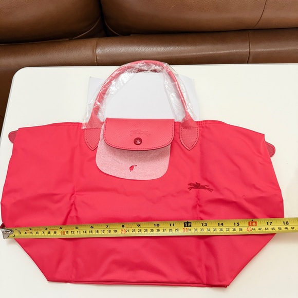 Longchamp top handle short handle tote
Grenade
L1623619P35 - Picture 12 of 12